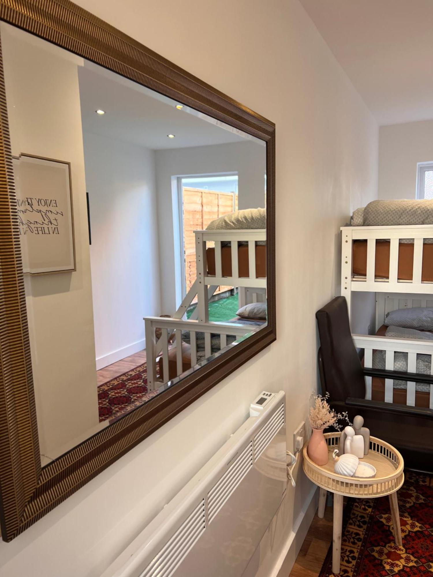 1 Bedroom & Bathroom Dorney Exterior foto