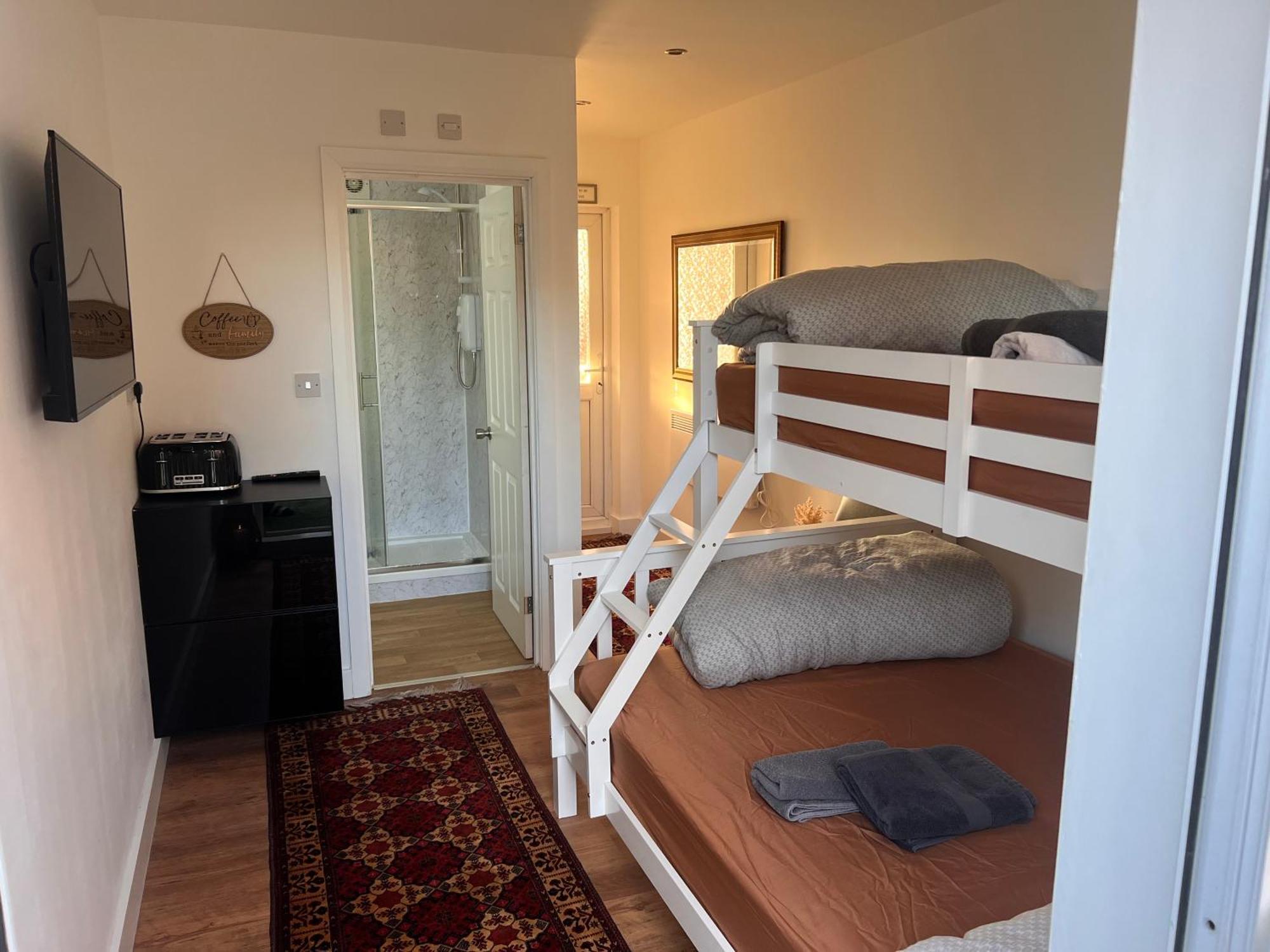 1 Bedroom & Bathroom Dorney Exterior foto