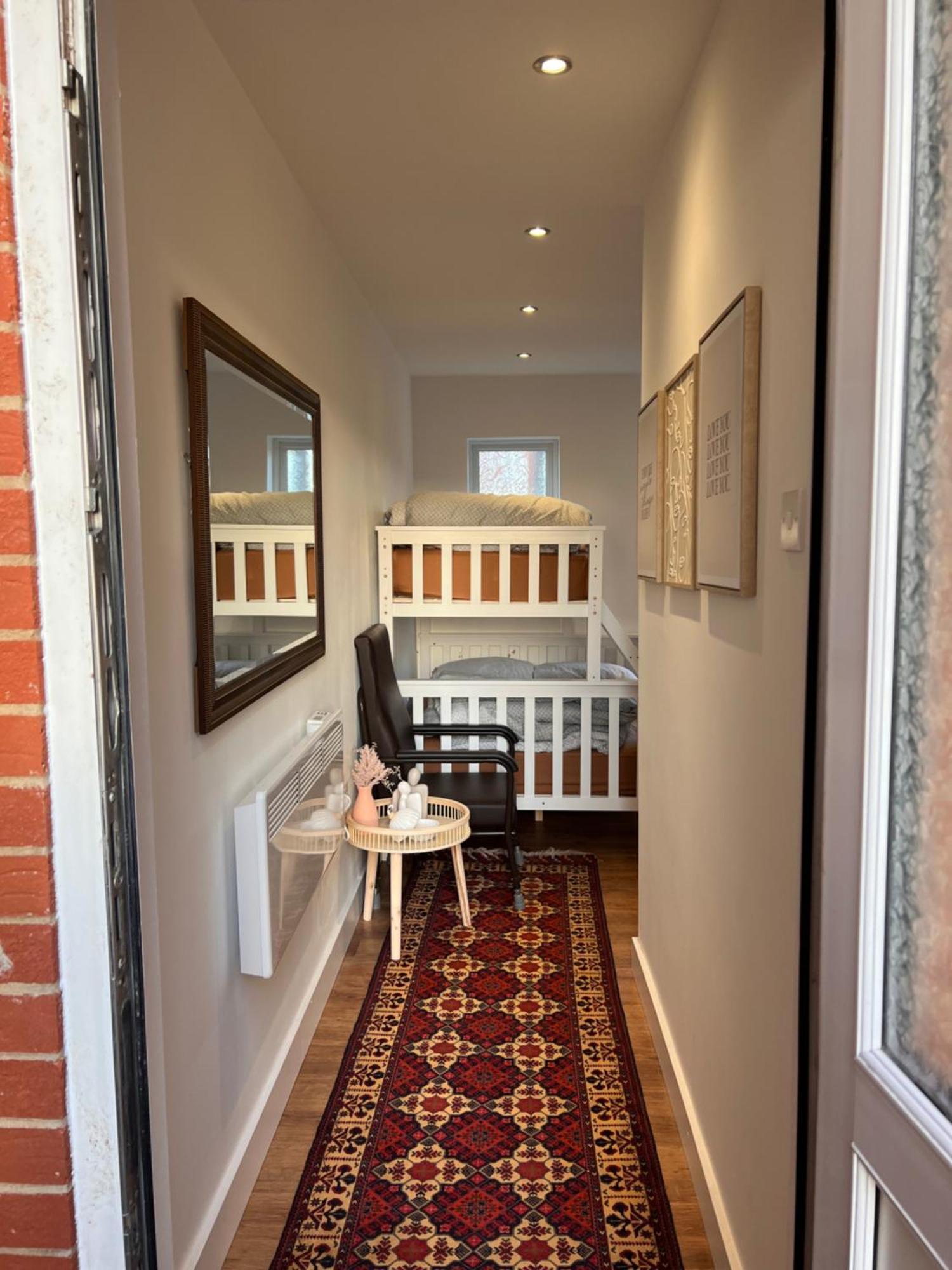 1 Bedroom & Bathroom Dorney Exterior foto