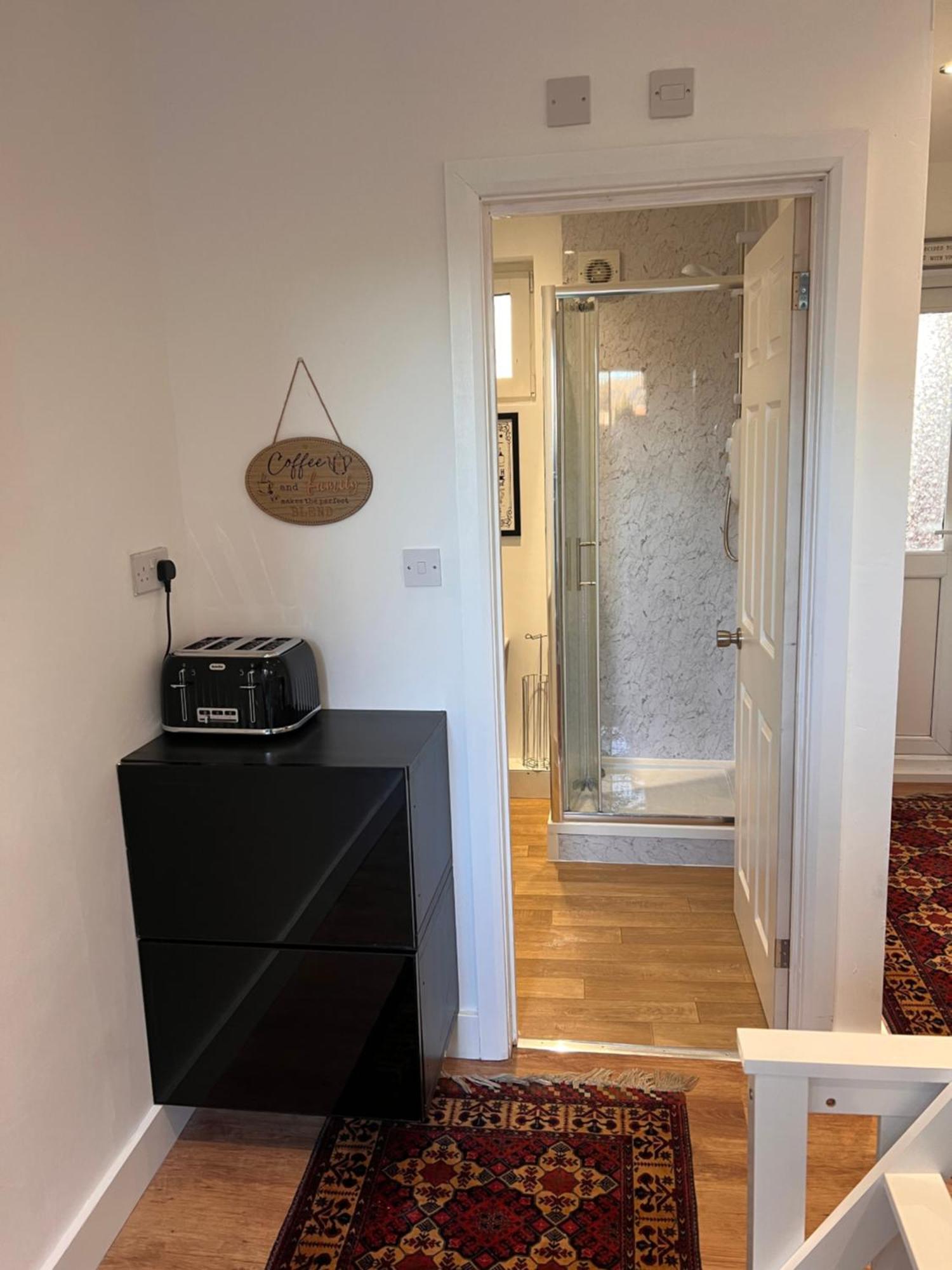1 Bedroom & Bathroom Dorney Exterior foto