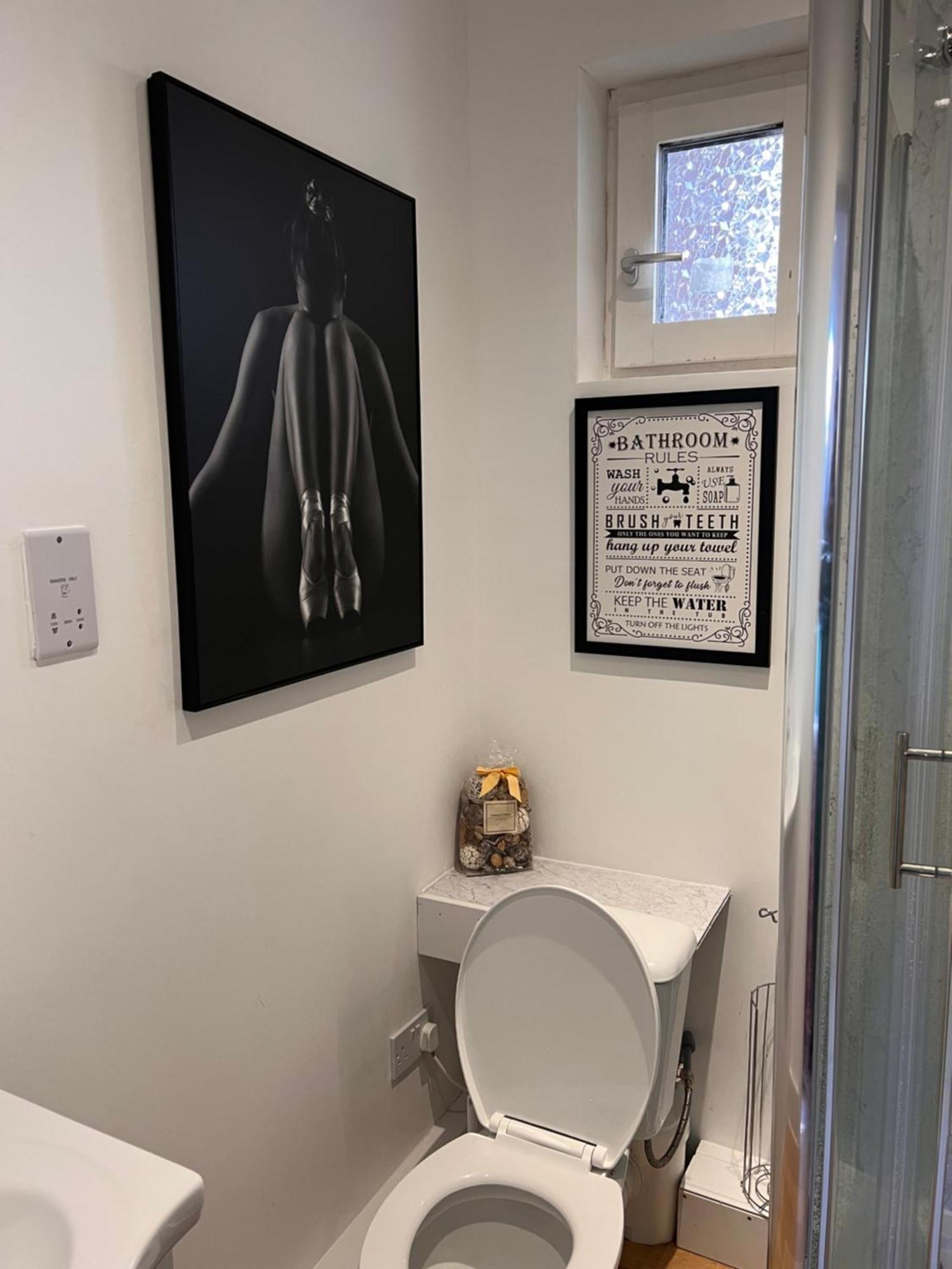 1 Bedroom & Bathroom Dorney Exterior foto